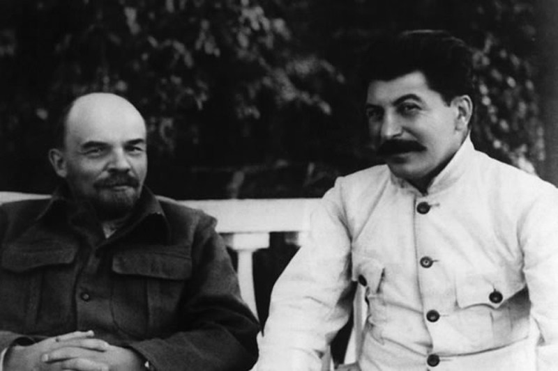 Fra Lenin til Stalin: fra revolusjonær marxisme til byråkratisk&nbsp;sentralisme?